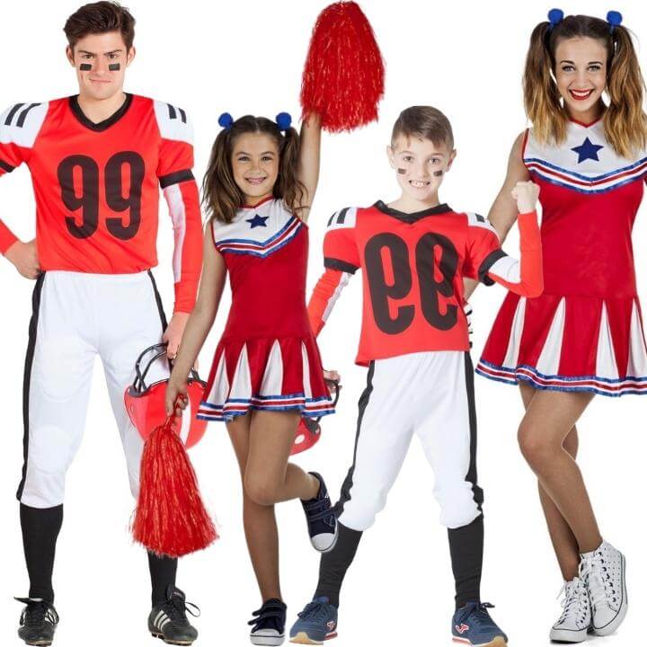 Fatos de grupo de Cheerleaders e jogadores vermelhos