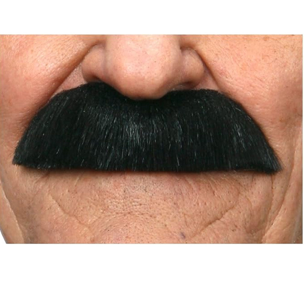 Bigode preto curto