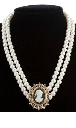 Colar de Pérolas com Camafeu