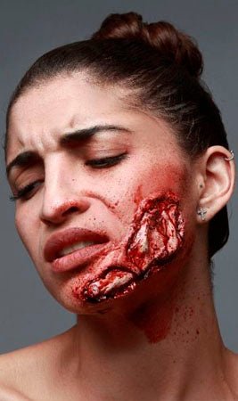 Ferida na Bochecha em latex