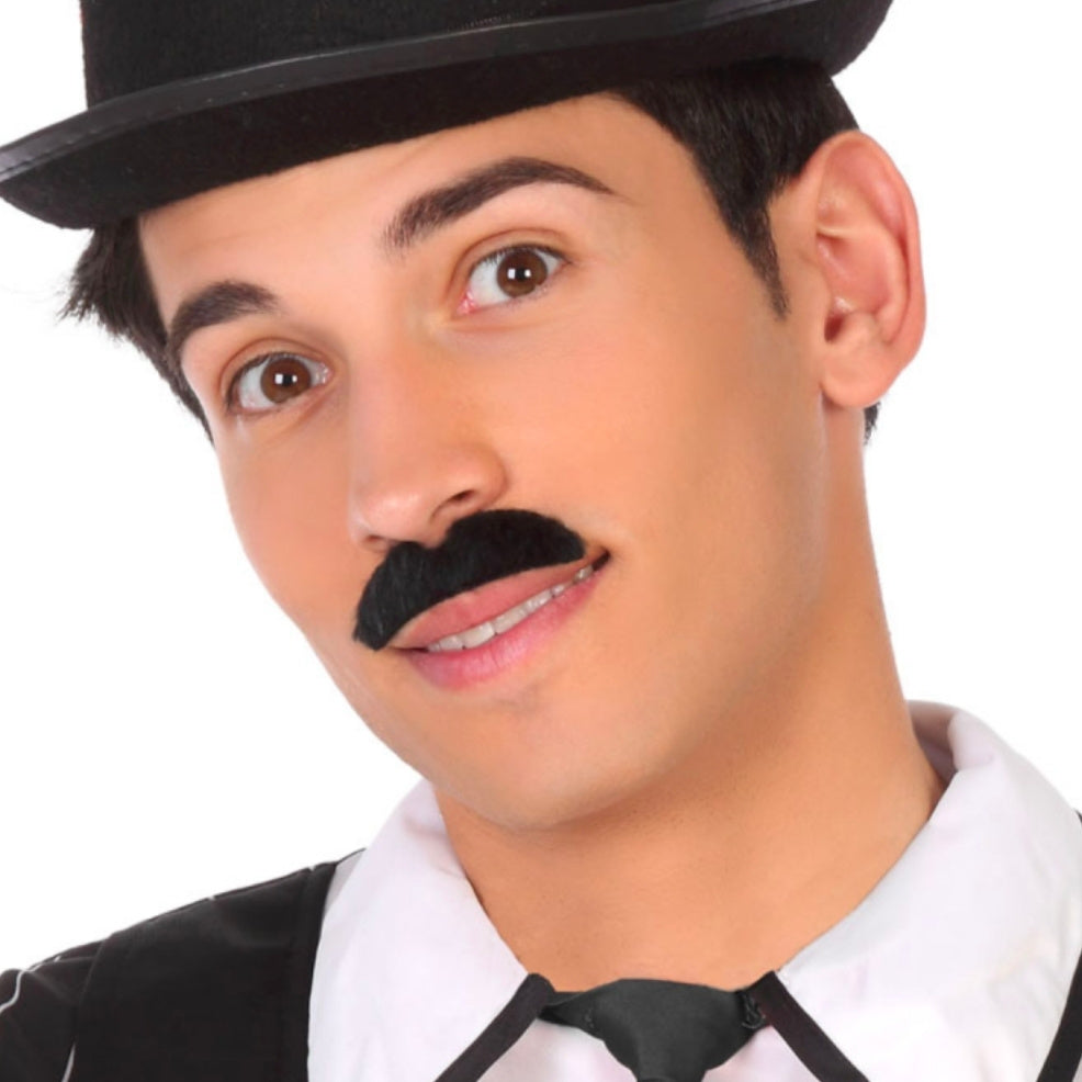 Bigode preto curto